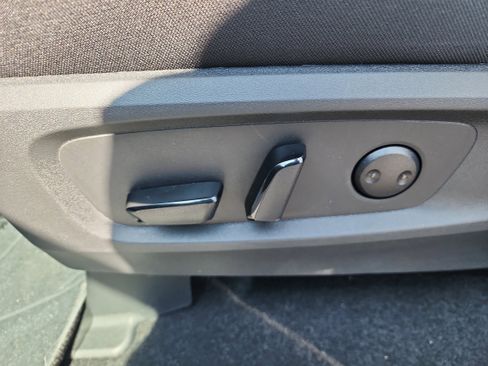 New 2025 Nissan Pathfinder SV image 12