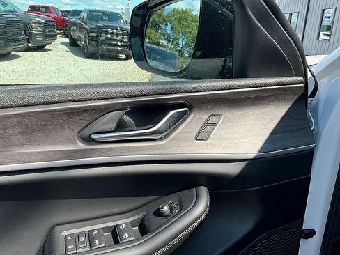 New 2025 Jeep Grand Cherokee Limited image 13