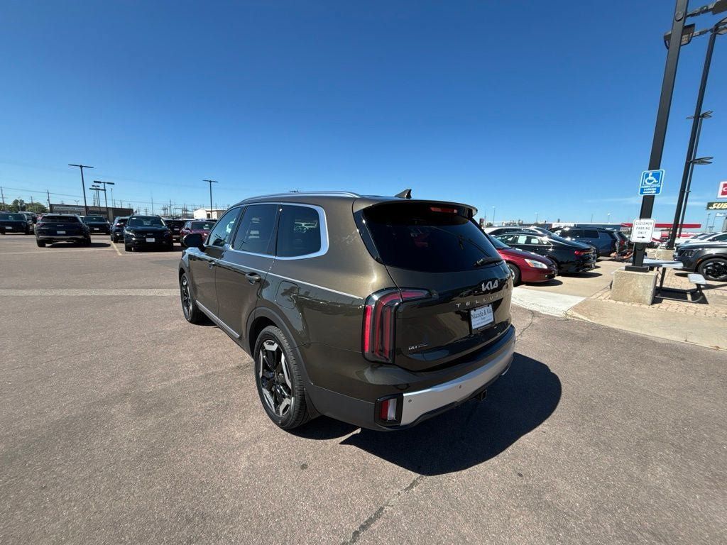 Used 2024 Kia Telluride EX w/ EX Captain's Chair Package AWD/4WD image 7