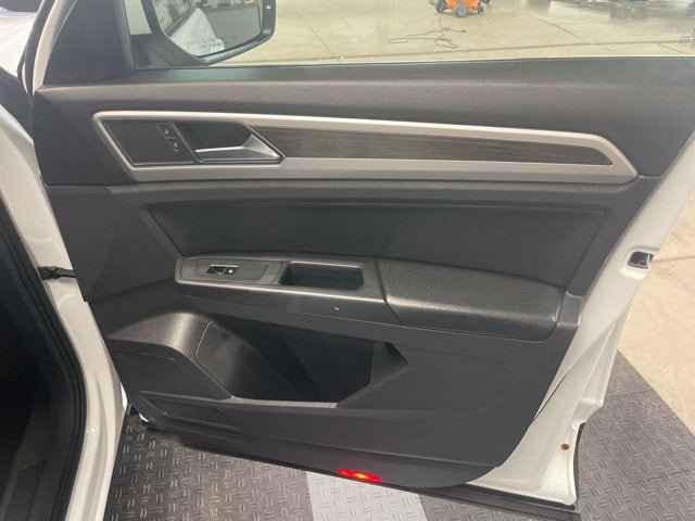 Used 2018 Volkswagen Atlas SE AWD/4WD image 3