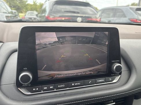 Used 2023 Nissan Rogue S FWD image 12