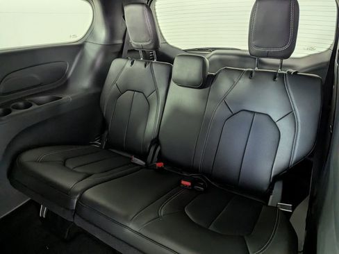 New 2026 Chrysler Pacifica Select w/ S Appearance Package image 18