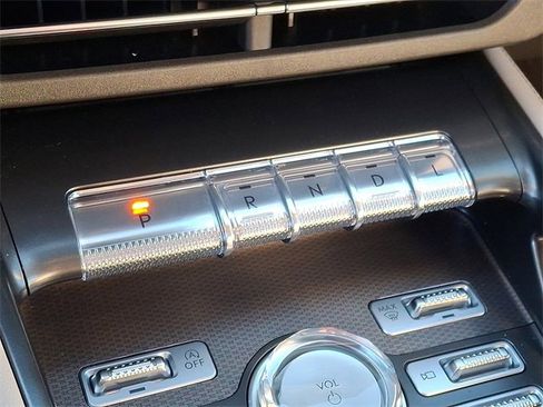 Used 2025 Lincoln Nautilus Premier w/ Equipment Group 102A image 15