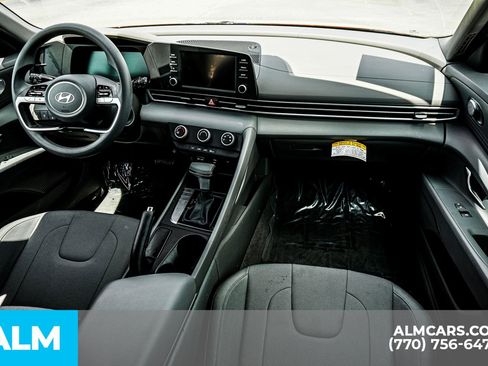 Used 2025 Hyundai Elantra SE image 25