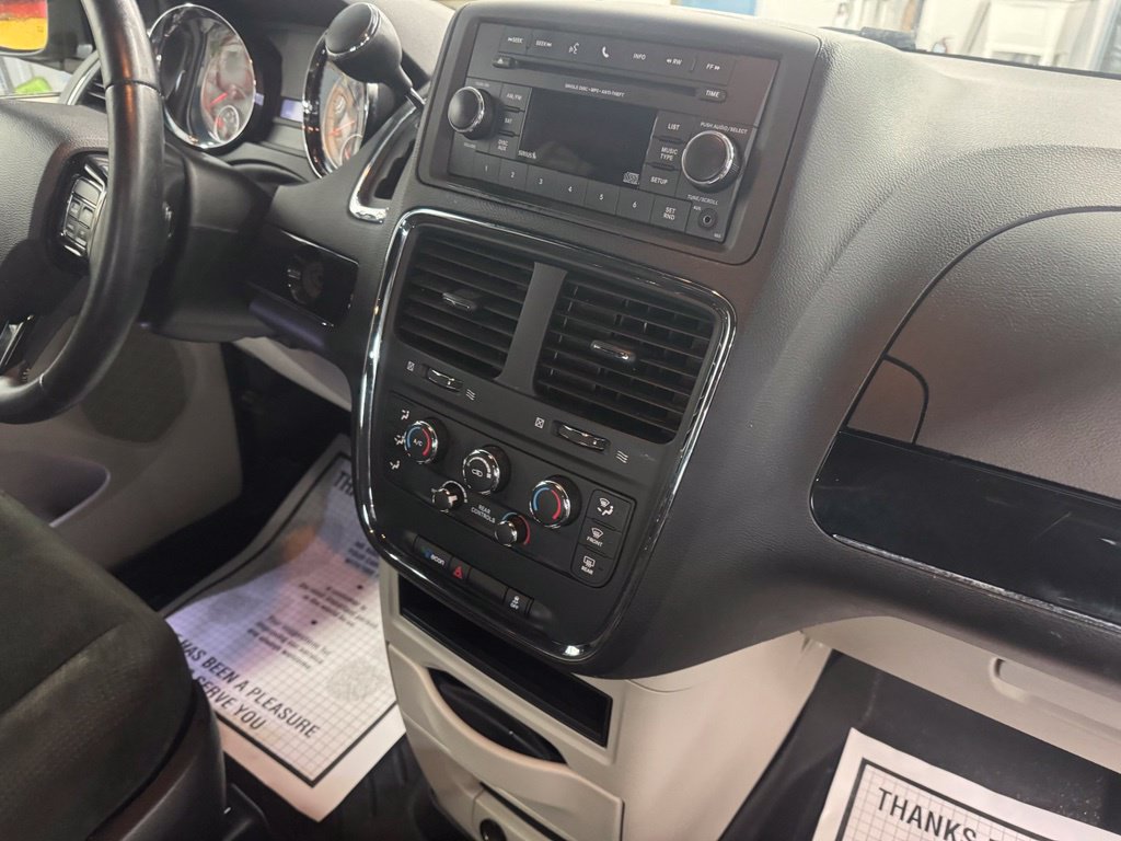 Used 2015 Dodge Grand Caravan SE FWD image 23