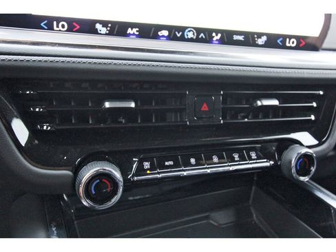 Used 2025 Chevrolet Suburban Z71 AWD/4WD image 23