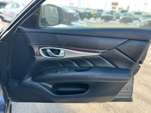 Used 2017 INFINITI Q70 3.7 w/ Technology Package image 21