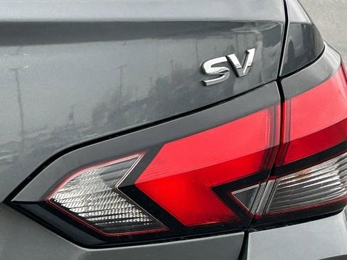 Used 2021 Nissan Versa SV image 5