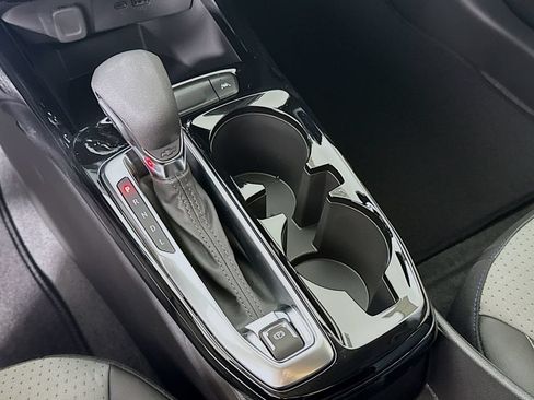 New 2026 Chevrolet Trax LT w/ Midnight Edition FWD image 18