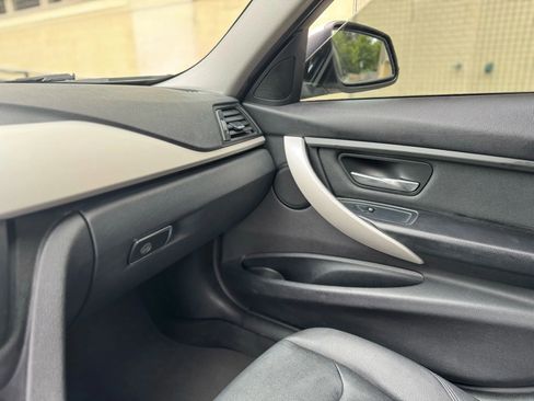 Used 2013 BMW 320i xDrive Sedan image 17