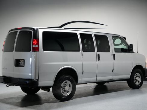 Used 2024 Chevrolet Express 2500 w/ Driver Convenience Package image 7