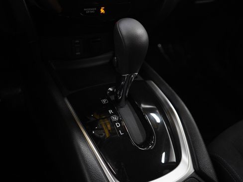 Used 2015 Nissan Rogue S AWD/4WD image 22
