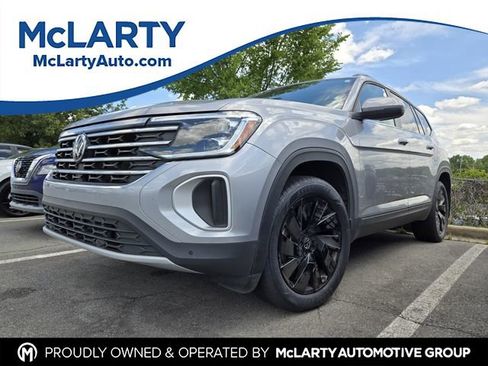 Certified 2024 Volkswagen Atlas SE w/ Panoramic Sunroof Package FWD image 1