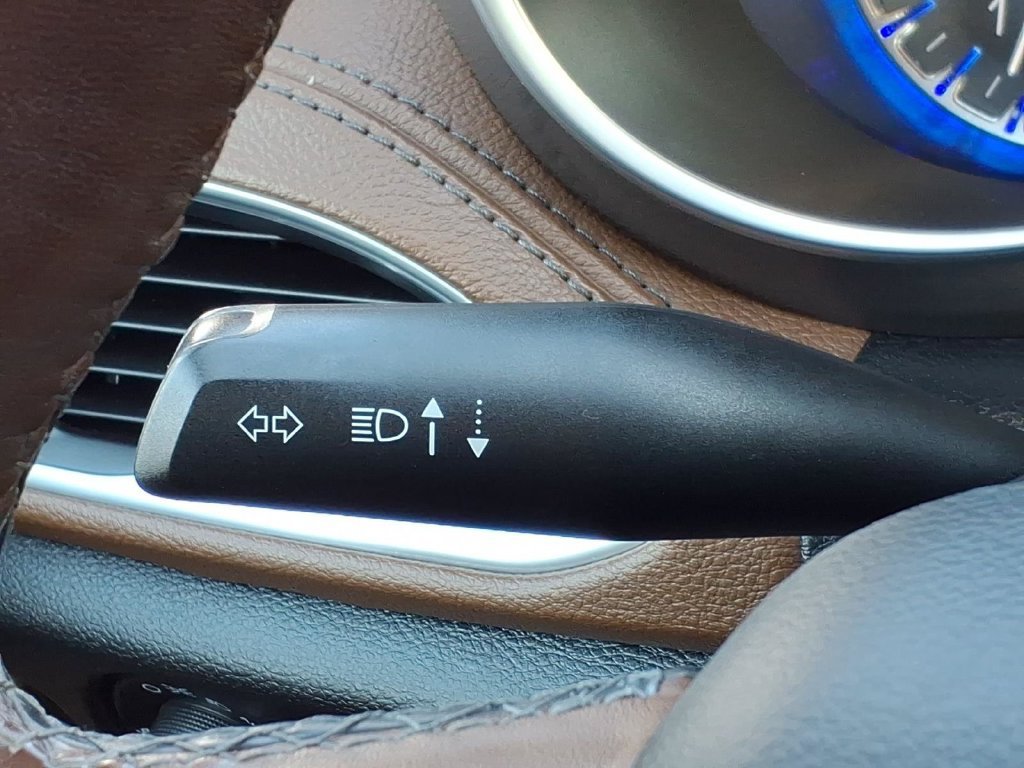 Used 2019 Chrysler Pacifica Limited FWD image 28