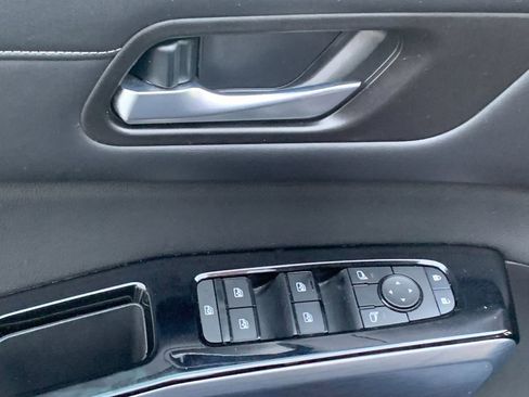 Used 2022 Nissan Pathfinder SL image 14