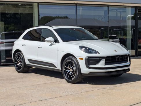 Certified 2025 Porsche Macan AWD/4WD image 7