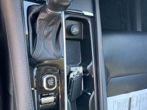 Used 2020 Volvo XC90 T6 Momentum image 12