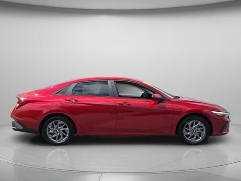 Certified 2025 Hyundai Elantra Hybrid FWD image 8