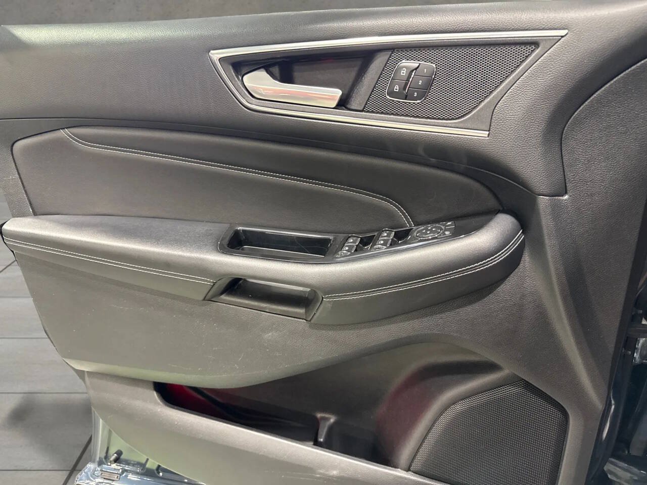 Used 2016 Ford Edge Titanium w/ Technology Package AWD/4WD image 19