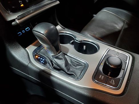 Used 2018 Jeep Grand Cherokee Limited w/ Luxury Group II image 35