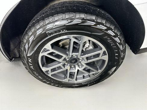 Used 2025 Ford Expedition Active image 11