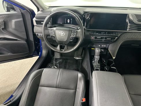 Used 2025 Toyota Camry XLE FWD image 17