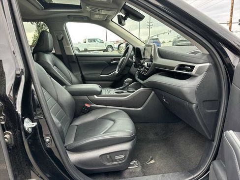 Used 2024 Toyota Highlander XLE image 10