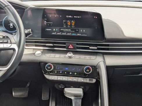 Used 2021 Hyundai Elantra Limited image 15