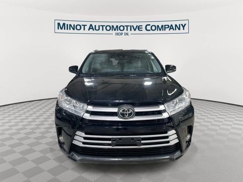 Used 2019 Toyota Highlander XLE AWD/4WD image 3