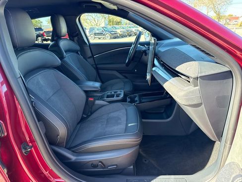 Used 2025 Ford Mustang Mach-E GT image 27