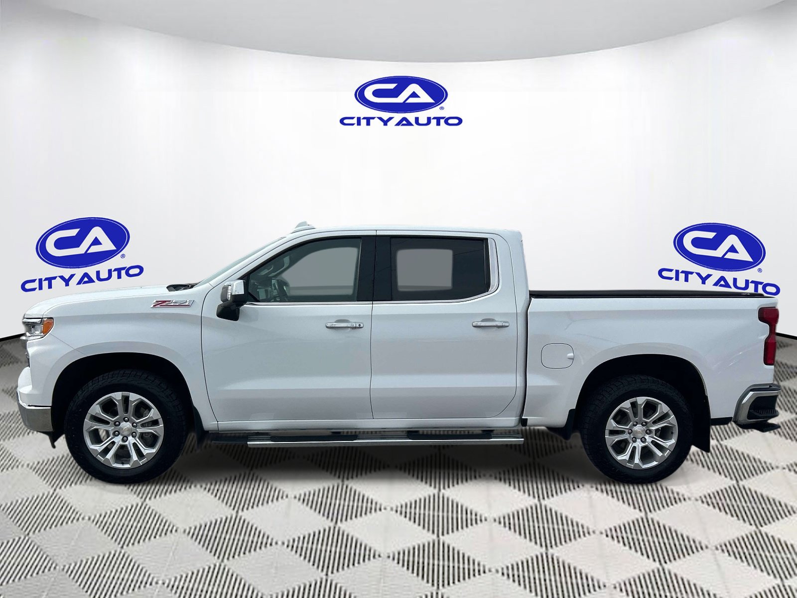 Used 2024 Chevrolet Silverado 1500 LTZ AWD/4WD image 7