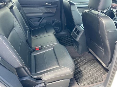 Used 2022 Volkswagen Atlas Cross Sport SEL R-Line AWD/4WD image 18
