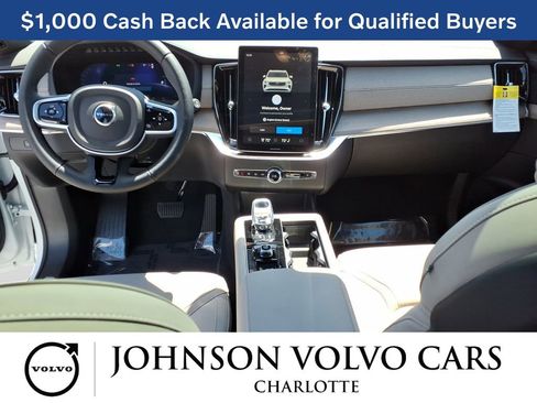New 2026 Volvo XC90 T8 Plus w/ Protection Package Premier AWD/4WD image 7