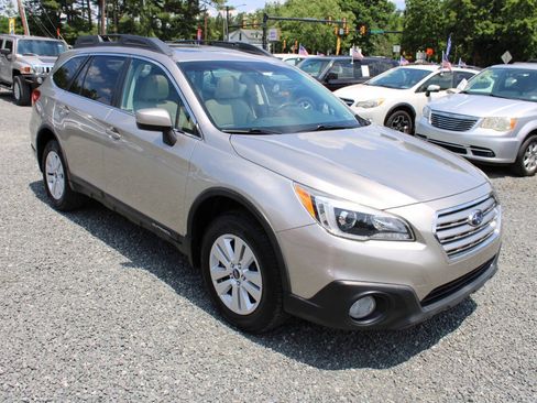 Used 2015 Subaru Outback 2.5i Premium AWD/4WD image 4