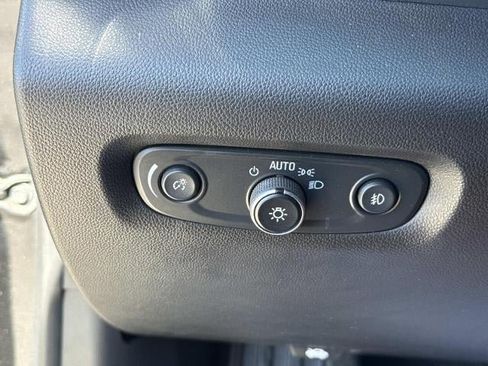 Used 2021 Chevrolet Traverse Premier FWD image 27