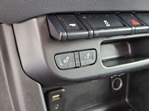 Used 2018 Chevrolet Colorado Z71 w/ Centennial Edition image 18