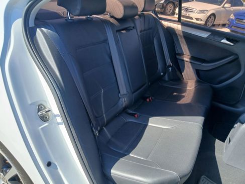 Used 2017 Volkswagen Jetta SE image 15