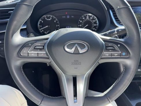 Certified 2025 INFINITI QX55 Essential image 9