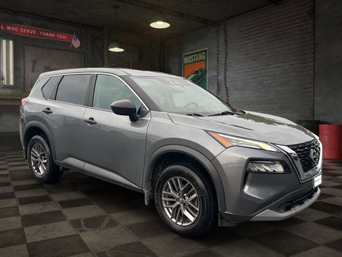 Used 2023 Nissan Rogue S AWD/4WD image 2