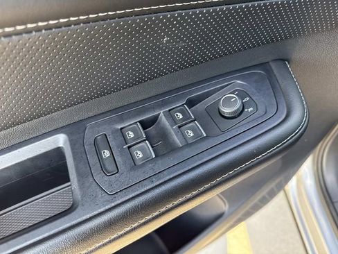 Certified 2024 Volkswagen Atlas Cross Sport SE image 11