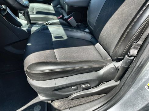 Used 2022 Chevrolet Trax LT w/ LT Convenience Package AWD/4WD image 18