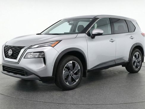 Used 2025 Nissan Rogue SV FWD image 3