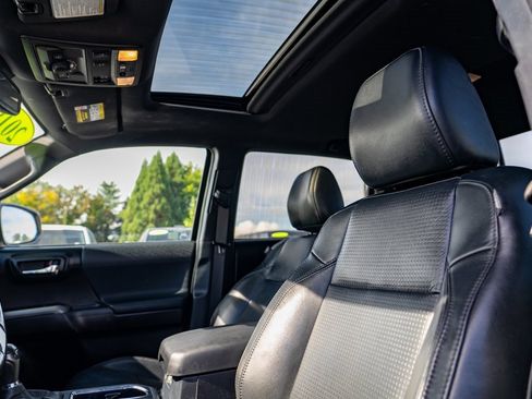 Used 2019 Toyota Tacoma TRD Off-Road image 24