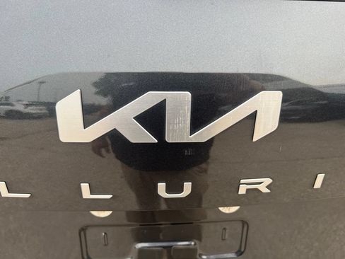 Certified 2024 Kia Telluride S w/ S Sunroof Package AWD/4WD image 32