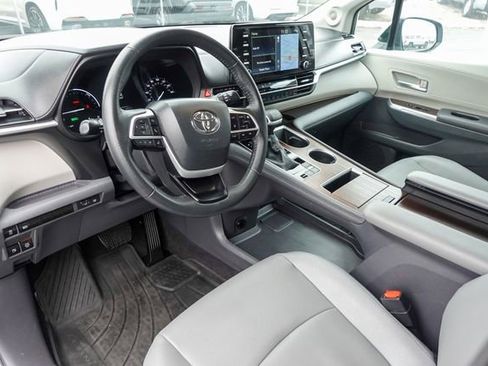 Certified 2024 Toyota Sienna XLE image 15