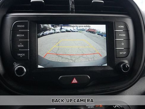 Used 2020 Kia Soul LX FWD image 3