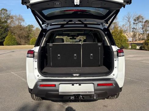 New 2026 Nissan Pathfinder SL image 5