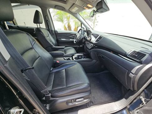 Used 2018 Honda Pilot Touring image 6