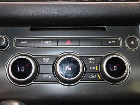 Used 2017 Land Rover Range Rover Sport SE AWD/4WD image 28