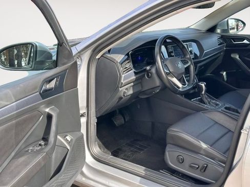 Used 2024 Volkswagen Jetta SE FWD image 8